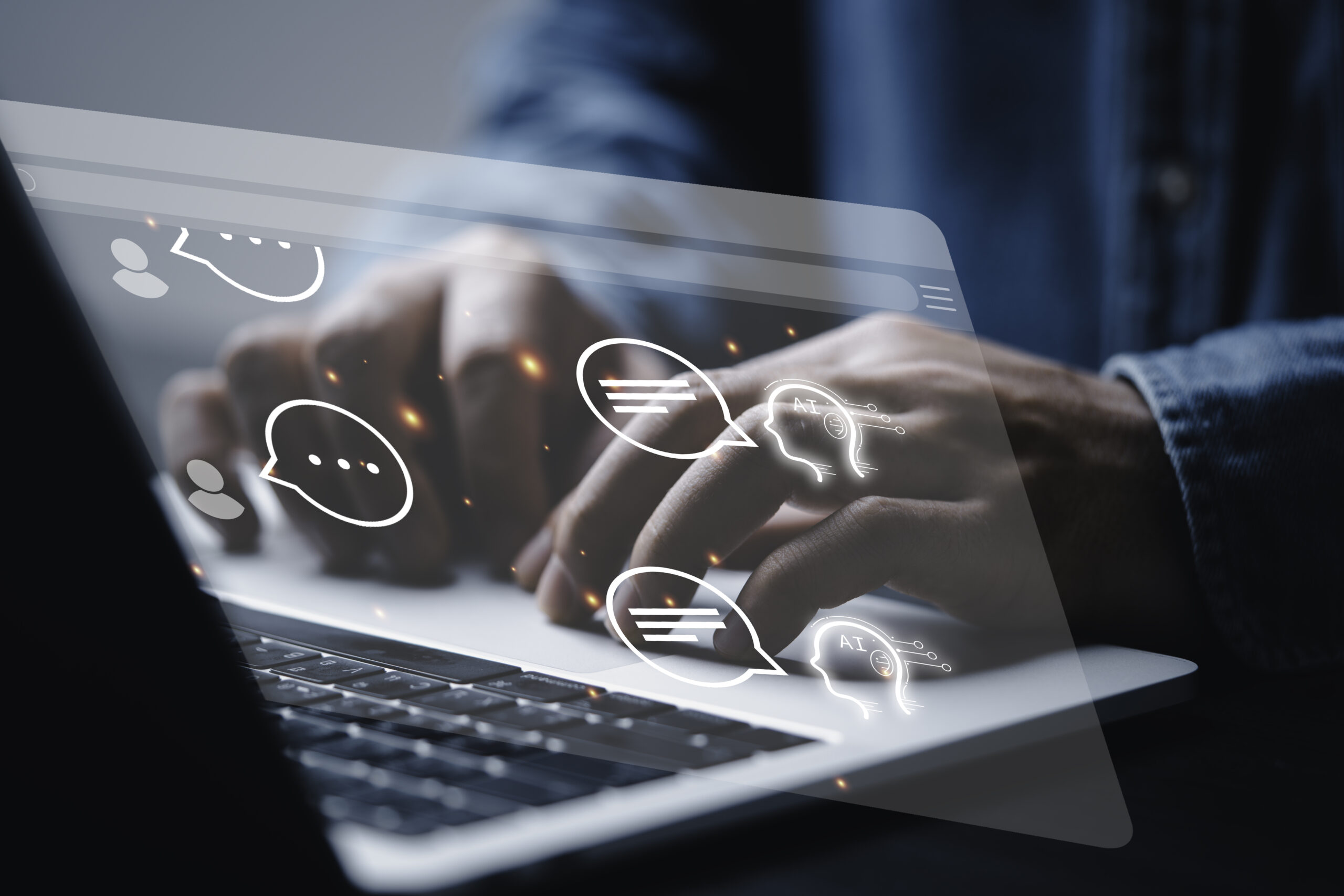 une personne qui utilise un ordinateur